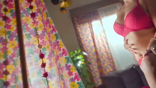 सिंगल लेडी की कामुकता सिनेमेटिक अंदाज में नंगी चुदाई हिंदी बीएफ वीडियो — screenshot 1