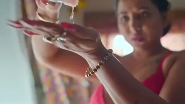 सिंगल लेडी की कामुकता सिनेमेटिक अंदाज में नंगी चुदाई हिंदी बीएफ वीडियो — screenshot 5