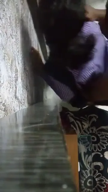 यूनिफॉर्म वाली कॉलेज गर्ल की डॉगीस्टाइल देसी चुदाई हिंदी बीएफ एमएमएस वीडियो — screenshot 4