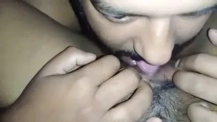 कुत्ते जैसे गर्लफ्रेंड की चूत चाटकर देसी सेक्स में लड़की को चोदा हिंदी ब्लू फिल्म वीडियो — screenshot 7
