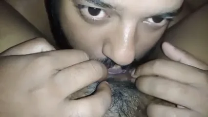 कुत्ते जैसे गर्लफ्रेंड की चूत चाटकर देसी सेक्स में लड़की को चोदा हिंदी ब्लू फिल्म वीडियो — screenshot 8