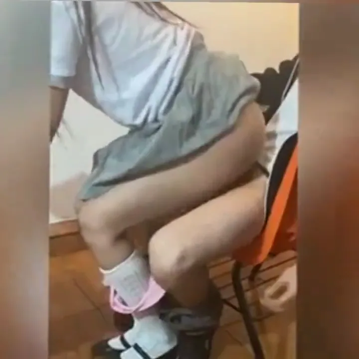 कॉलेज गर्ल ने स्कर्ट उठाकर क्लासरूम में बॉयफ्रेंड से चुदाई का देसी सेक्स वीडियो