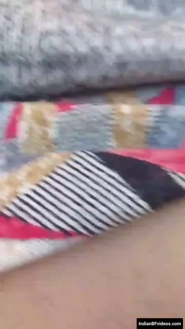 पंजाबी भाभी पडोसी लड़के को अपनी गांड दिखाती हुई वीडियो — screenshot 2