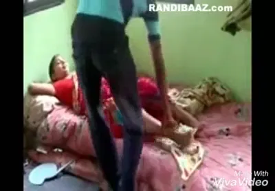 भाई ने बड़ी सिस्टर की साडी उठाकर चूत मारी देसी चुदाई बीएफ वीडियो — screenshot 3