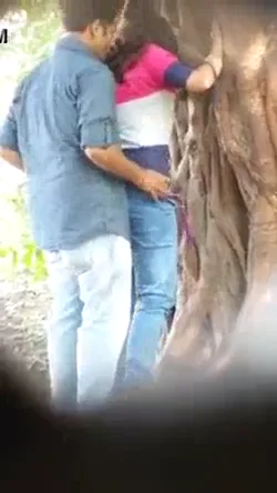 पार्क में कपल की जोरदार चुदाई की देसी MMS ब्लू फिल्म — screenshot 3