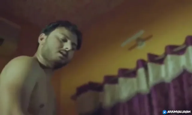 गर्लफ्रेंड के नंगे जिस्म पर क्रीम लगाकर चुदाई करते हुए बॉयफ्रेंड ने मस्ती की — screenshot 2