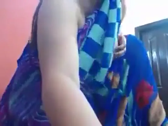 मराठी आंटी ने वेबकैम पर अपनी मोटी गांड दिखाकर चुदाई का न्योता दिया हिंदी बीएफ वीडियो — screenshot 10