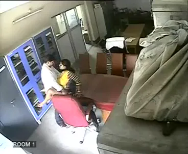 वकील ने ऑफिस में टाइपिस्ट भाभी को जोरदार चोदा हिंदी बीएफ सेक्स वीडियो — screenshot 3