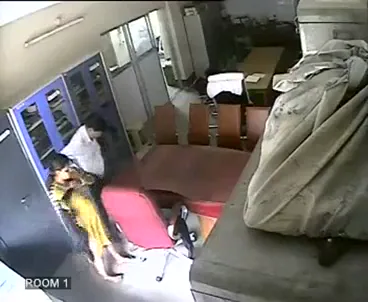 वकील ने ऑफिस में टाइपिस्ट भाभी को जोरदार चोदा हिंदी बीएफ सेक्स वीडियो — screenshot 8