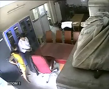 वकील ने ऑफिस में टाइपिस्ट भाभी को जोरदार चोदा हिंदी बीएफ सेक्स वीडियो — screenshot 9