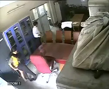 वकील ने ऑफिस में टाइपिस्ट भाभी को जोरदार चोदा हिंदी बीएफ सेक्स वीडियो — screenshot 10