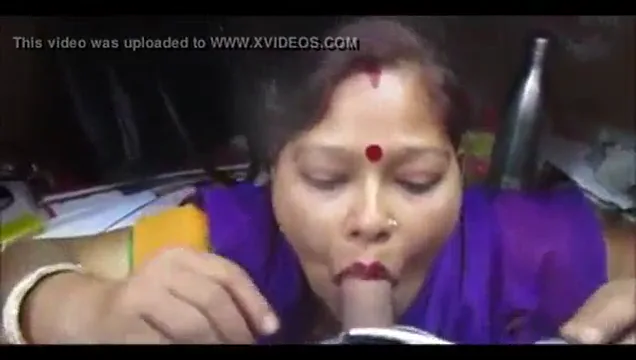 बड़े प्यार से लंड चूसने वाली आंटी का देसी बीएफ चूत चुदाई सेक्स वीडियो — screenshot 3