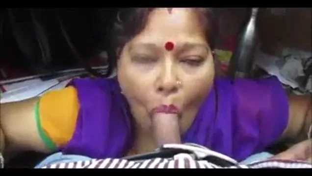 बड़े प्यार से लंड चूसने वाली आंटी का देसी बीएफ चूत चुदाई सेक्स वीडियो — screenshot 4