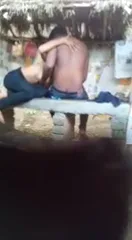 कॉलेज लवर्स का पब्लिक जगह पर डरते डरते देसी सेक्स MMS — screenshot 5