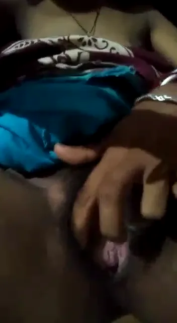 भाभी ने अपने बड़े बूब्स और चूत खोले देसी भाभी बीएफ सेक्स वीडियो — screenshot 8