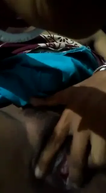 भाभी ने अपने बड़े बूब्स और चूत खोले देसी भाभी बीएफ सेक्स वीडियो — screenshot 9