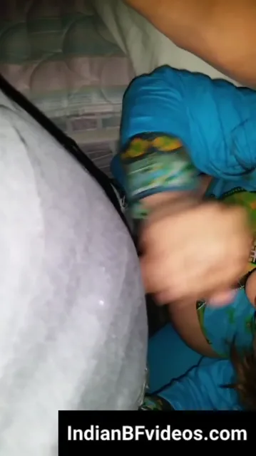 सूट पहनी पाकिस्तानी सुन्दर भाभी ने प्रेमी का बड़ा लंड चूसा ब्लू फिल्म — screenshot 3