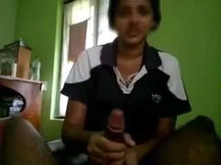 थूक थूककर लंड की मसाज करके लड़की ने चूत में डालकर क्रीम निकाल दी देसी सेक्स वीडियो — screenshot 3