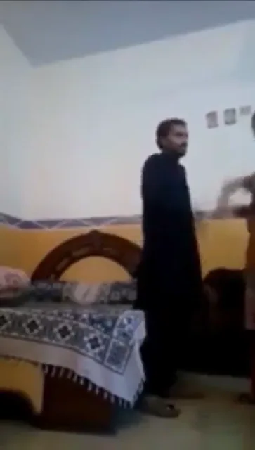 चुदासी पाकिस्तानी भाभी ने जुम्मे के दिन यार के मोटे लंड से देसी सेक्स करके चुपके से हिंदी बीएफ MMS बनाई — screenshot 1