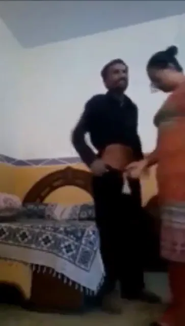 चुदासी पाकिस्तानी भाभी ने जुम्मे के दिन यार के मोटे लंड से देसी सेक्स करके चुपके से हिंदी बीएफ MMS बनाई — screenshot 2