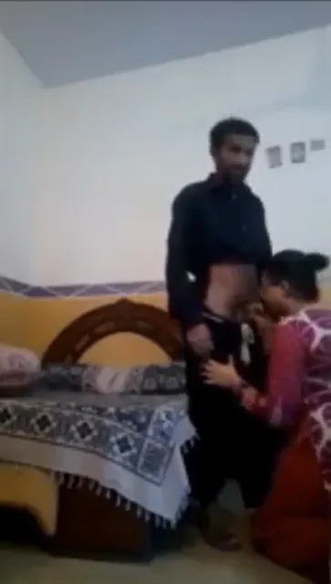 चुदासी पाकिस्तानी भाभी ने जुम्मे के दिन यार के मोटे लंड से देसी सेक्स करके चुपके से हिंदी बीएफ MMS बनाई — screenshot 3