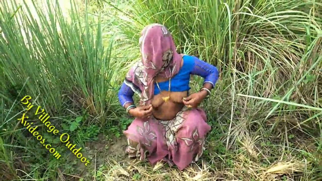 घूंघट निकालकर खेत में देवर के लंड से भाभी की देहाती चुदाई वीडियो