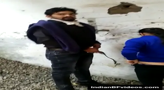 खंडहर मे चुदत्ते हुए पकडे गये देसी लवर वीडियो — screenshot 3