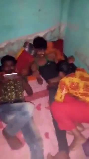 रंडी ने तीन लंड एक साथ लिए गुजराती गेंगबेंग सेक्स वीडियो — screenshot 1