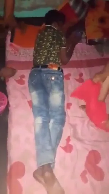 रंडी ने तीन लंड एक साथ लिए गुजराती गेंगबेंग सेक्स वीडियो — screenshot 4