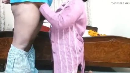सेक्सी इंडियन भाभी की हॉट चूत चुदाई वाली देसी सेक्स क्लिप ब्लू फिल्म वीडियो — screenshot 2