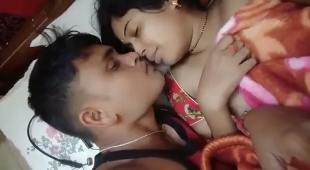 कॉलेज देवर ने उम्र से बड़ी भाभी की चूत चोदी जोरदार देसी भाभी सेक्स वीडियो — screenshot 1