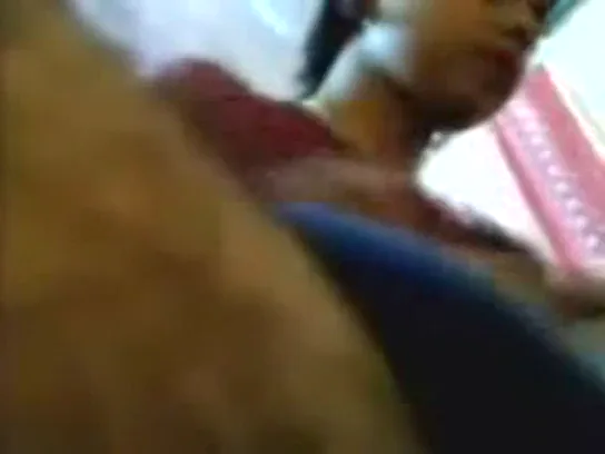 गर्लफ्रेंड के बूब्स दबाकर हैंडजॉब सेक्स वीडियो देसी बीएफ MMS चुदाई — screenshot 2