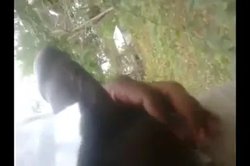 साड़ी वाली मल्लू आंटी ने मुंह में काला लंड लेकर चूसा मल्लू बीएफ सेक्स वीडियो — screenshot 1