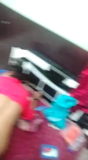 होटल में रुके देसी टूरिस्ट कपल ने की जोरदार चोदमपट्टी ब्लू फिल्म — screenshot 2
