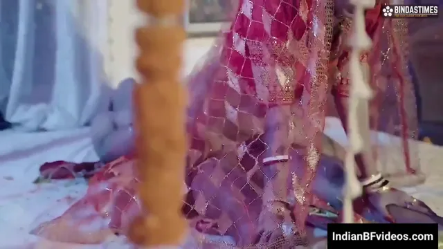 सुहागरात में दुल्हन ने उल्टे मुंह पति का लंड चूसकर देसी चुदाई की हिंदी बीएफ सेक्स वीडियो — screenshot 3