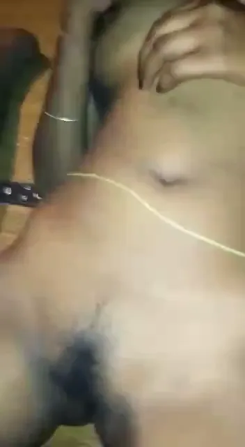 देहाती प्रेमी जोड़े ने झोपड़ी में बनाया सेक्सी एमएमएस वीडियो — screenshot 5