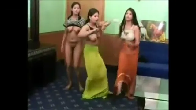प्राइवेट मुजरा पार्टी में तीन रंडियों की नंगी चोदाचोदी वाली हिंदी बीएफ — screenshot 2