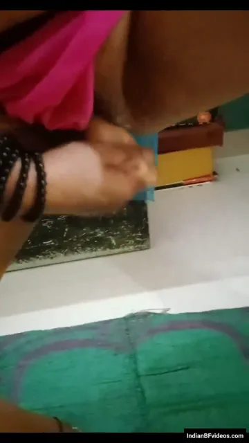 नेपाली भाभी सेक्स टॉय से चूत रगड़कर हस्तमैथुन करती देसी वीडियो — screenshot 6
