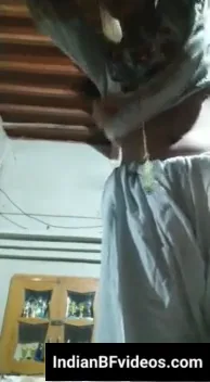 विलेज स्लिम कामुक लड़की का पूरा न्यूड वीडियो गांव की देसी चूत दिखाती हुई — screenshot 1