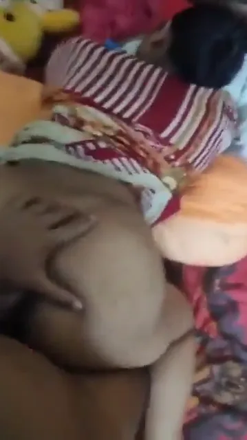 पति ने बीवी की मिशनरी और डॉगी स्टाइल में जमकर चुदाई की देसी बीएफ वीडियो — screenshot 1