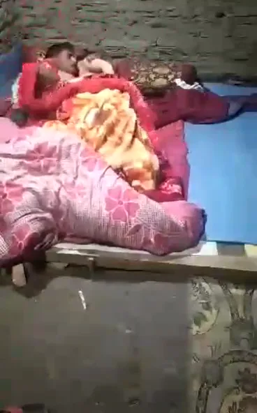 पड़ोसी लड़के ने देहाती प्रेमिका के घर जाकर फटाफट बुर चुदाई की देसी वीडियो — screenshot 1