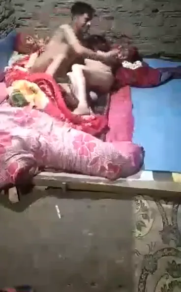 पड़ोसी लड़के ने देहाती प्रेमिका के घर जाकर फटाफट बुर चुदाई की देसी वीडियो — screenshot 2