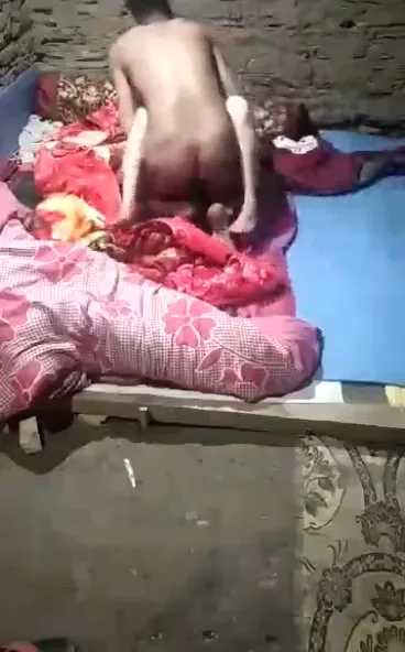 पड़ोसी लड़के ने देहाती प्रेमिका के घर जाकर फटाफट बुर चुदाई की देसी वीडियो — screenshot 3