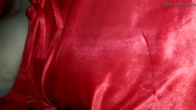 देसी भाभी की हेरी चूत पर लंड घिसते हुए जोरदार हिंदी बीएफ वीडियो — screenshot 2