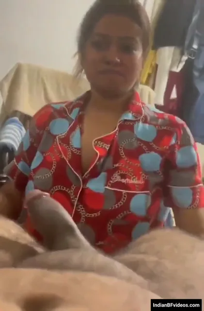 हॉट लड़की ने चाटकर चूसा बॉयफ्रेंड का मोटा लंड देसी ब्लू फिल्म — screenshot 1