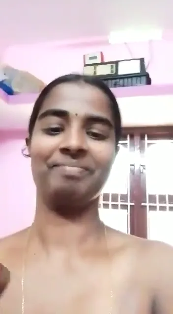 खुशमिजाज मल्लू बीवी ने नंगा बदन दिखाकर देसी चूत चुदाई करवाई MMS वीडियो — screenshot 1