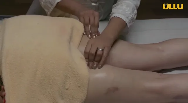 दो इंडियन लेस्बियन लड़कियों का गर्म सेक्स मसाज हिंदी बीएफ ब्लू फिल्म — screenshot 1
