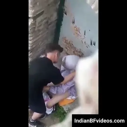 पुराने बिल्डिंग कोने में हुसैना बॉयफ्रेंड के लंड से खेलती हुई गांव की चुदाई एमएमएस