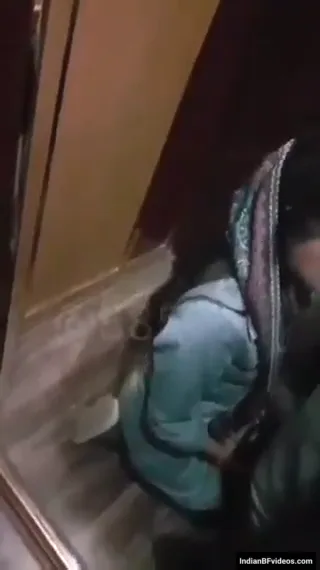 लिफ्ट में पाकिस्तानी लड़की लंड चूसती हुई देसी सेक्स पाकिस्तानी बीएफ वीडियो — screenshot 3