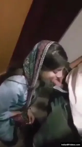 लिफ्ट में पाकिस्तानी लड़की लंड चूसती हुई देसी सेक्स पाकिस्तानी बीएफ वीडियो — screenshot 4